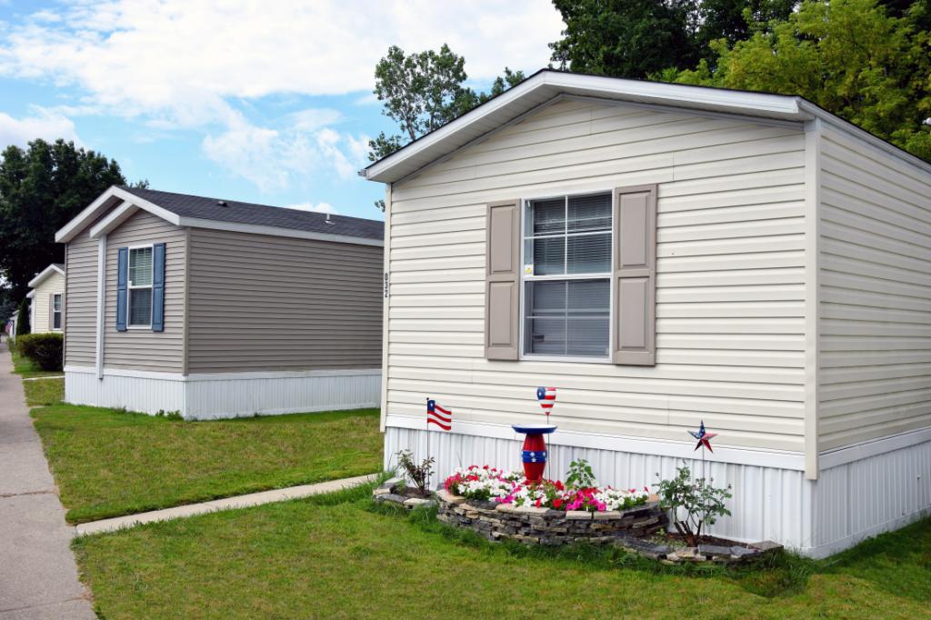 Discover the Best Manufactured Home Communities near Canton - College%20Park%20Estates%20community%20view%20in%20Canton%20MI