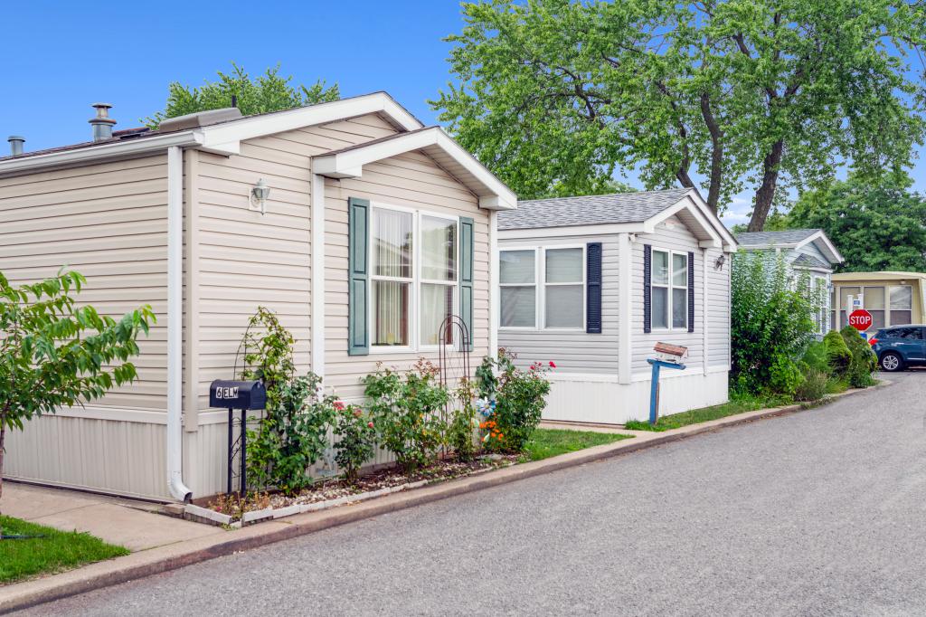 Discover Affordable Living: Manufactured Home Community in Chicago - 404-7557