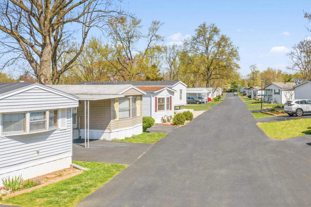 Meadowbrook Belleville - street view with homes on the left