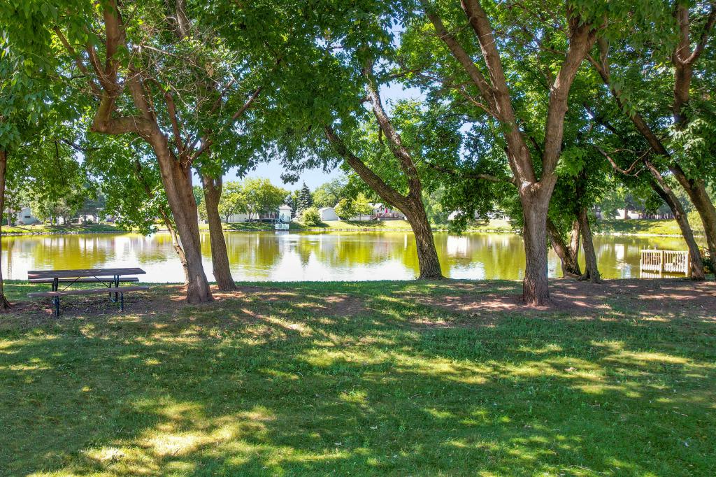 Find the Best Manufactured Home Community for You Near Fond du Lac - Lakeshore%20Landing%20park%20and%20lake%20view%20North%20Fond%20du%20Lac%20WI