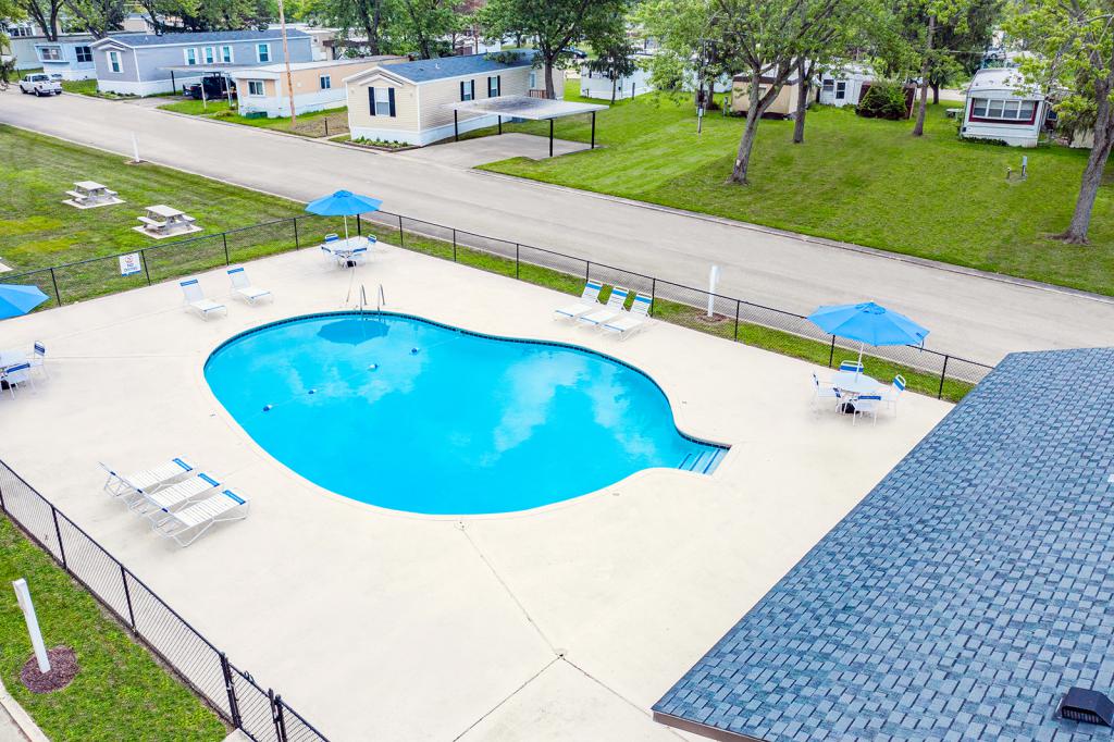 Top Manufactured Home Communities Near Fort Wayne, Indiana - Bluffton%20Woods%20in%20Bluffton%20IN%20swimming%20pool