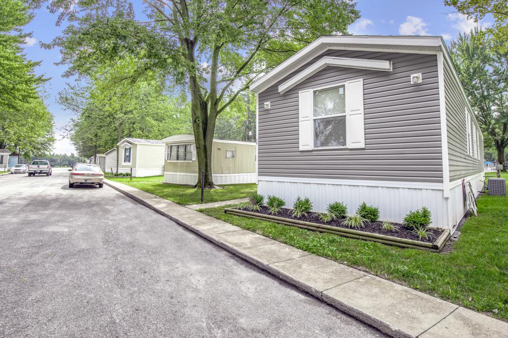 Top Manufactured Home Communities Near Fort Wayne, Indiana - Silo%20Farms%20in%20Ossian%20IN%20manufactured%20homes%20street%20view