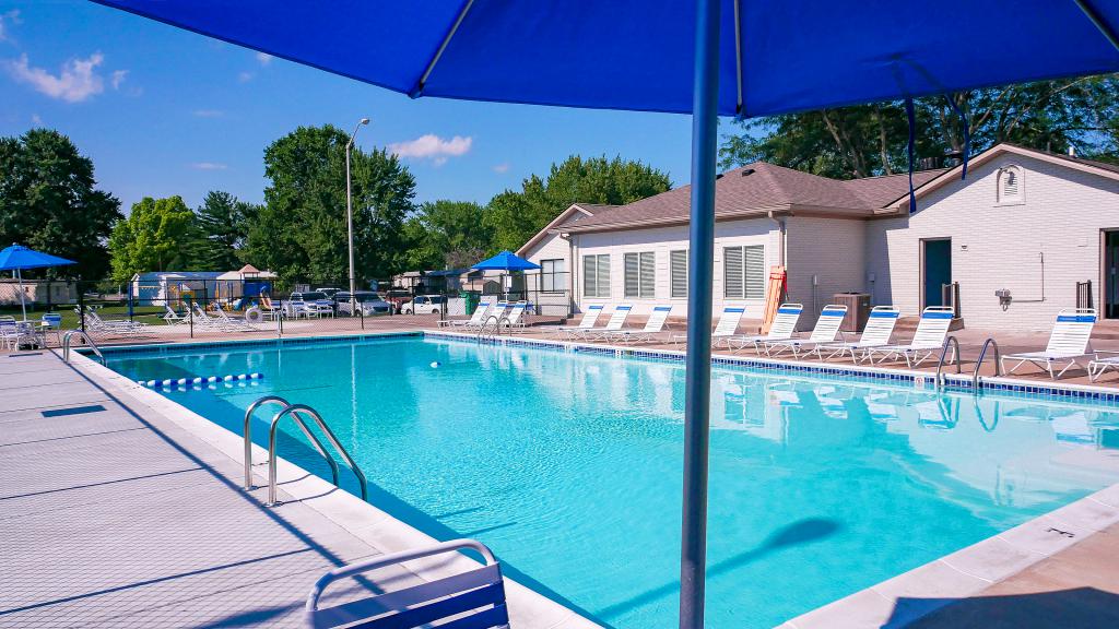 Exploring the Best Manufactured Home Community in Indianapolis - West%20Glen%20Village%20pool%20-%20Indianapolis