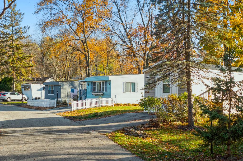 Find the Best Manufactured Home Community for You Near Johnson Creek - Coachmans%20Terrace%20community%202%20in%20Lake%20Geneva%20WI