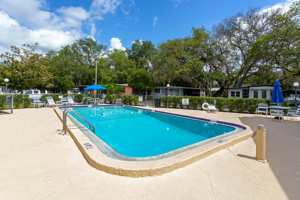 Tampa, FL - Bayshore Home Sales - Chalet%20Village%20pool%20-%20Tampa%20FL