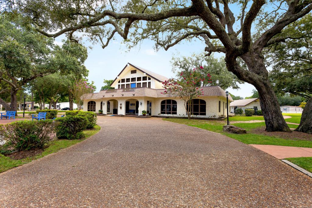 The Clubhouse at Timberlake manufactured home community in Pensacola, FL